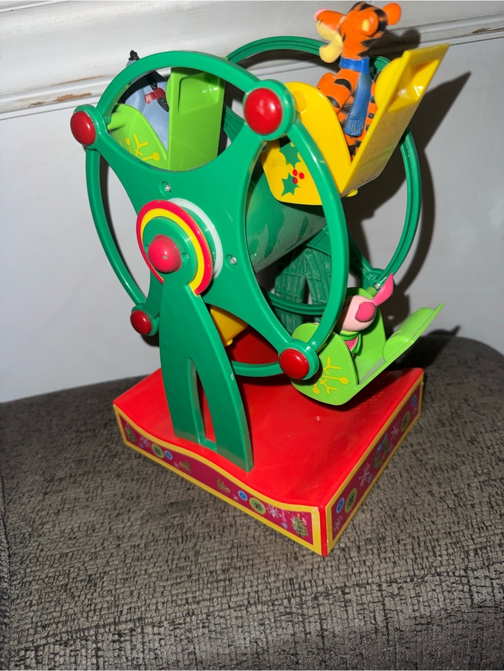 Disney Green and Yellow Winnie the Pooh Ferris Wheel musical Xmas - Picture 4 of 5